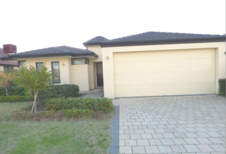 6 Tarn Dr, Canning Vale WA 6155